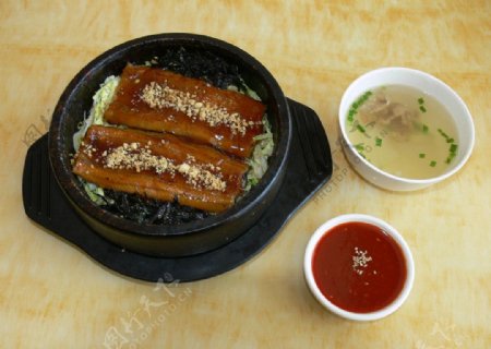 韩国菜砂锅鳗鱼图片