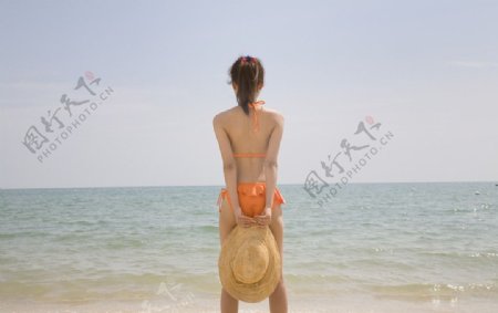 海滩女孩图片