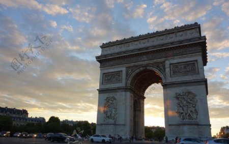 日落巴黎凯旋门图片