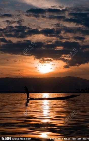 渔歌唱晚茵莱湖图片