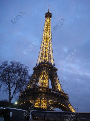 法国巴黎埃菲尔铁塔图片