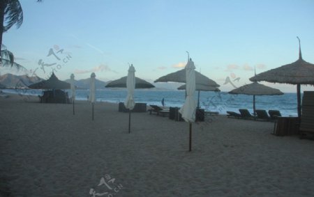 水太阳伞沙滩大图片
