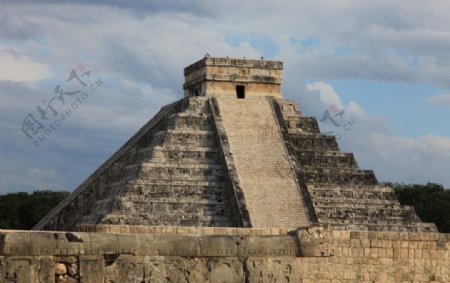 玛雅金字塔图片