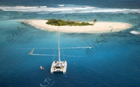 天边的孤岛和浮舟图片