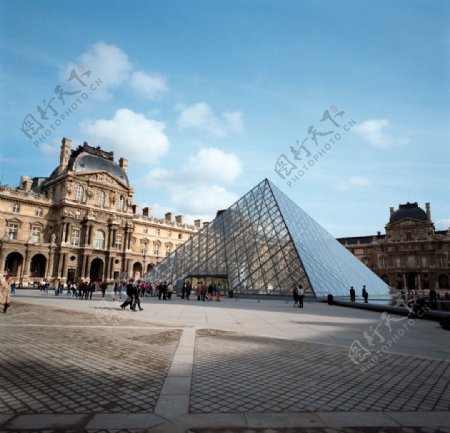 巴黎卢浮宫及广场图片