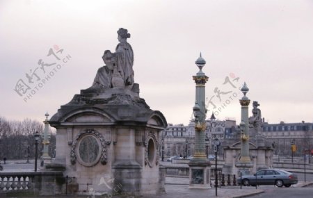 巴黎亚历山大三世桥雕塑品灯柱图片