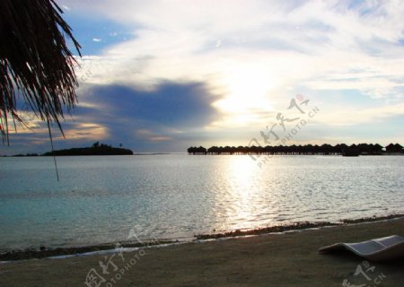 马尔代夫蓝天大海夕阳图片