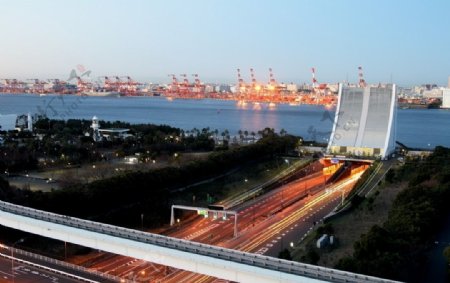 东京东京湾港口和海底隧道图片