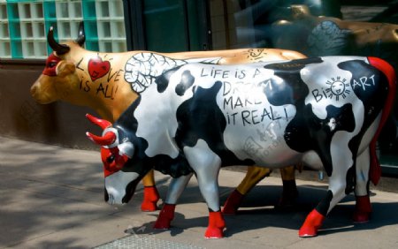 巴黎巴黎街上的牛牛雕塑图片