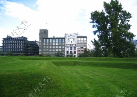 挪威奥斯陆战争博物馆附近的草坪图片