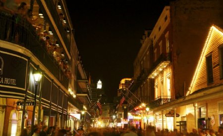 步行街之夜图片