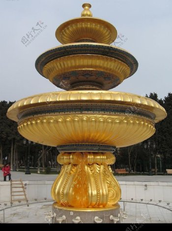 阿塞拜疆共和国首都巴库广场喷泉雕塑图片