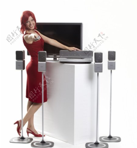 美女展示飞利浦3D高保真家庭影音娱乐系统图片