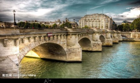 巴黎河畔图片