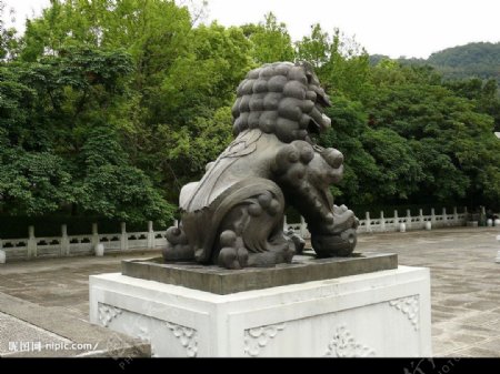 台灣台北故宮博物院入口右側銅獅图片
