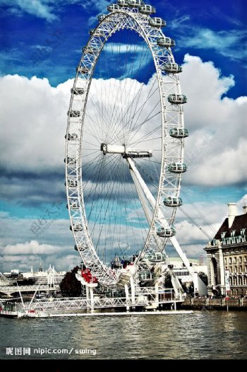 河畔的伦敦眼图片