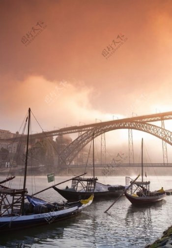 葡萄牙城市河流建筑桥图片