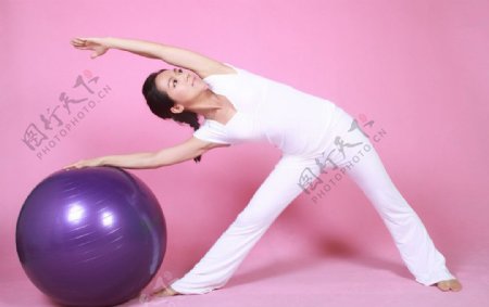 瘦身球瑜伽图片