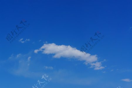 蓝天一抹云彩图片