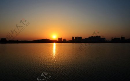 落日梅溪湖图片