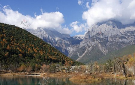 玉龙雪山和蓝月谷图片