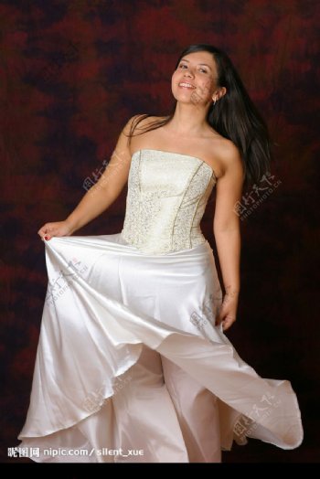 白色婚纱天使美女裙子图片