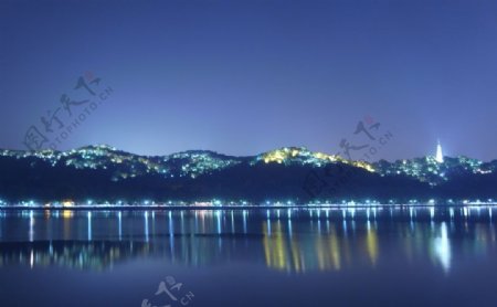 宝石山夜景图片