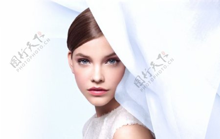 化妆品广告美女图片