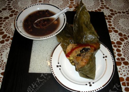 紅豆薏米粥和台式香菇肉粽图片