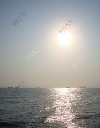 夕阳海平面图片