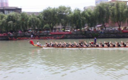 端午节民间划龙舟图片