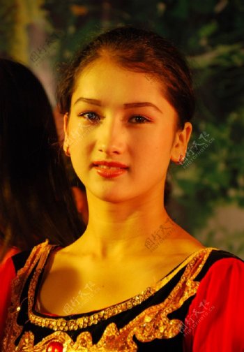 新疆维吾尔族少女图片