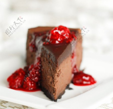 草莓黑巧克力芝士蛋糕图片