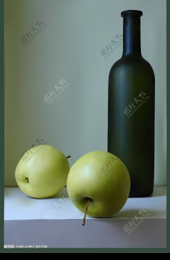 桌上的苹果与瓶图片