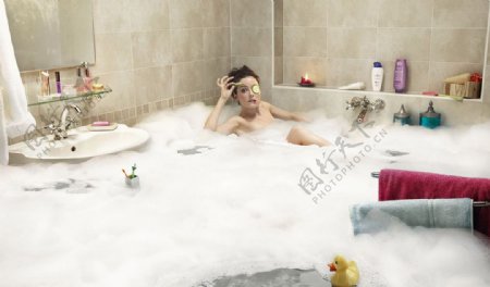 人物女人浴室洗手间生活照片生活图片人物素材摄影图片