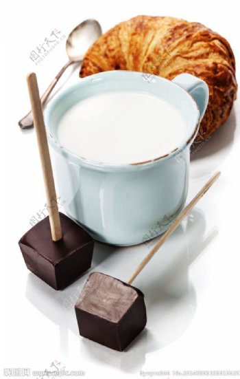 巧克力和牛奶图片