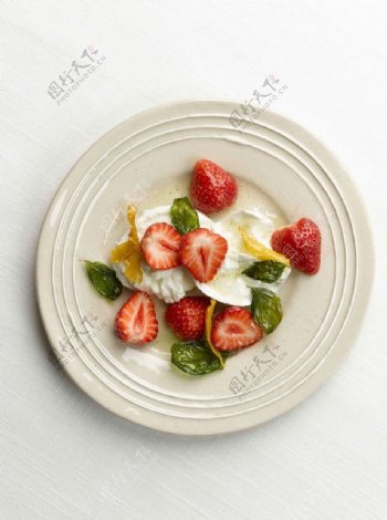 草莓水果沙拉图片
