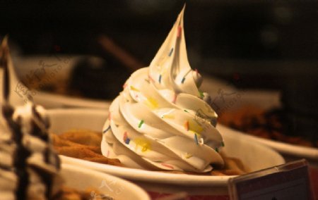 牛奶冰淇淋华夫饼图片