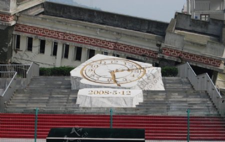 512地震纪念碑图片