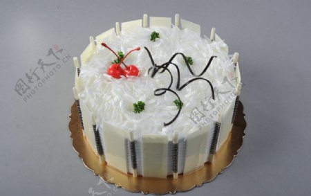白色巧克力生日蛋糕图片