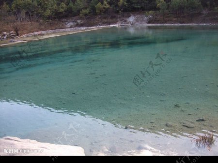 蓝月谷清水河图片