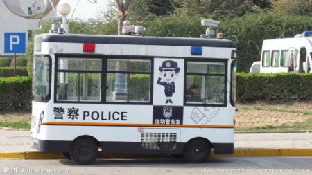 白色警察车图片