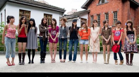 台湾网络人气美女果子MM和美女同事图片