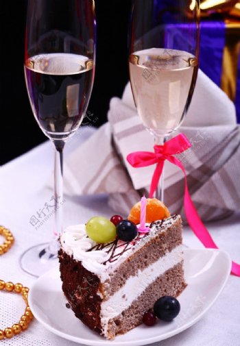 香槟蛋糕甜品图片