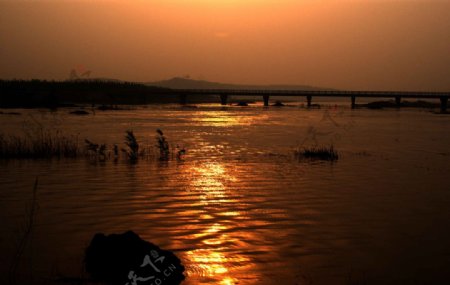 滹沱河日出图片