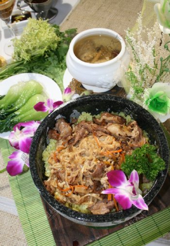 金菇肥牛韩式石窝饭图片