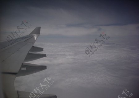 机翼云海图片