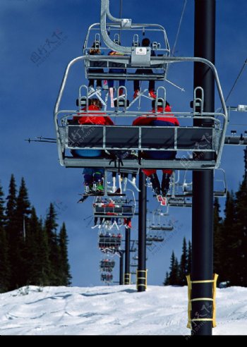 滑雪吊车图片