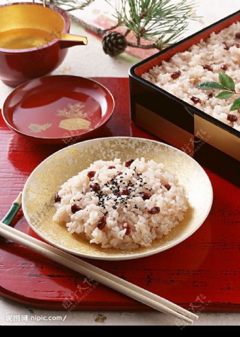 芝麻红米饭图片
