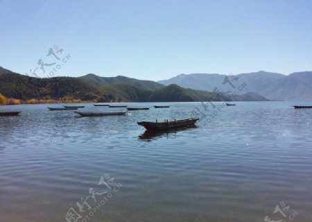 泸沽湖渔船图片
